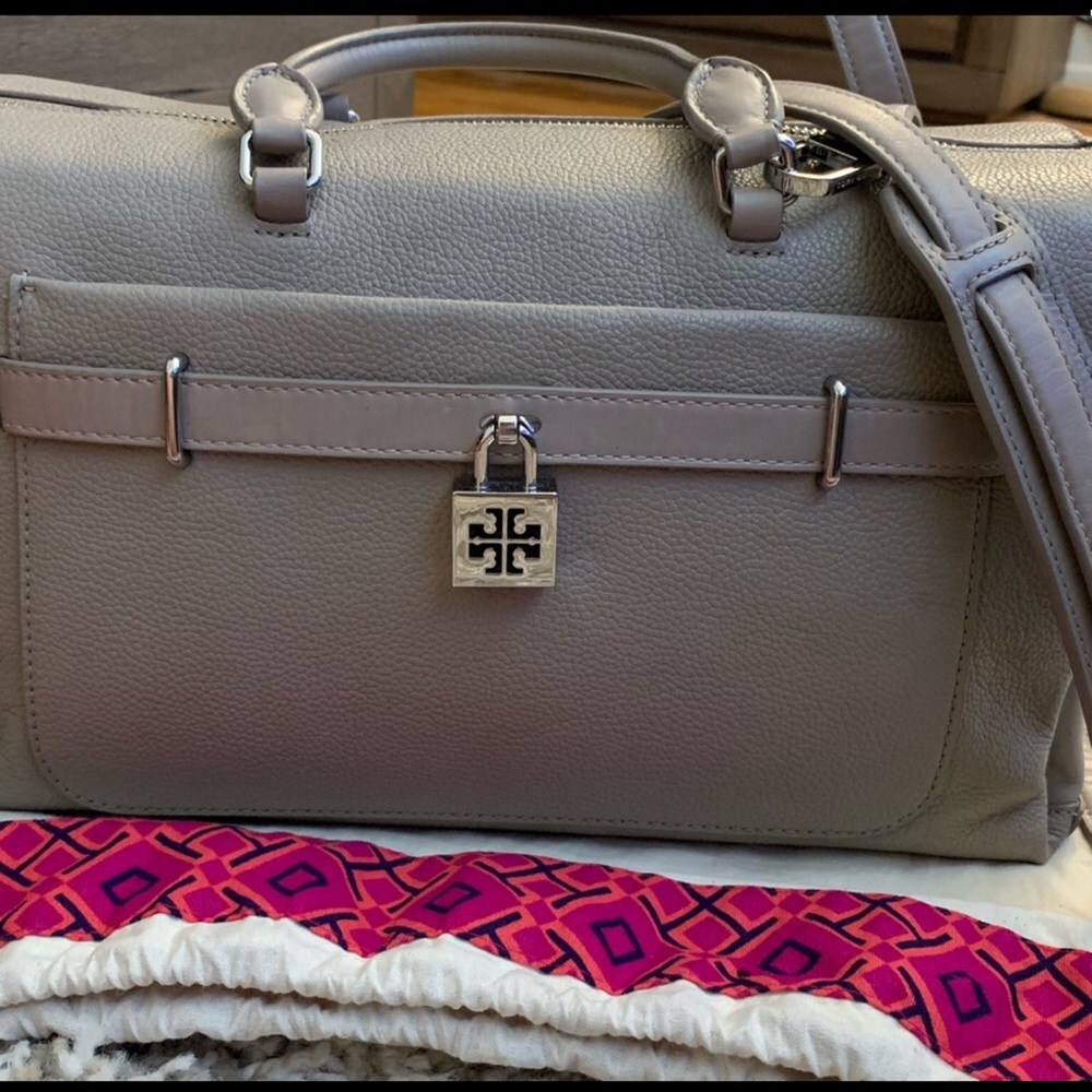 Tory Burch DoubleT Padlock - Picture 9 of 12